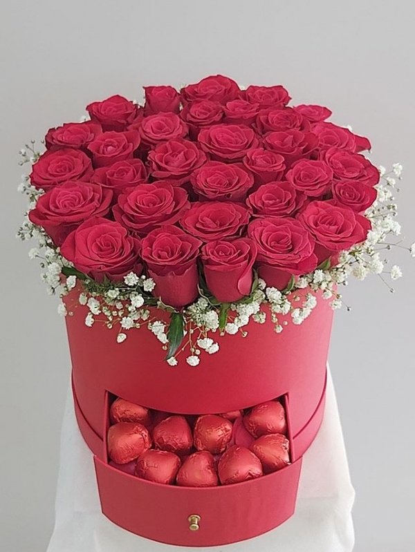 Kutuda Kırmızı Güller